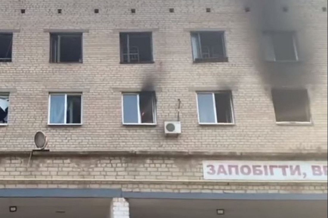 На Дніпропетровщині пошкоджено пожежну частину і постраждав рятувальник внаслідок удару рф (відео)