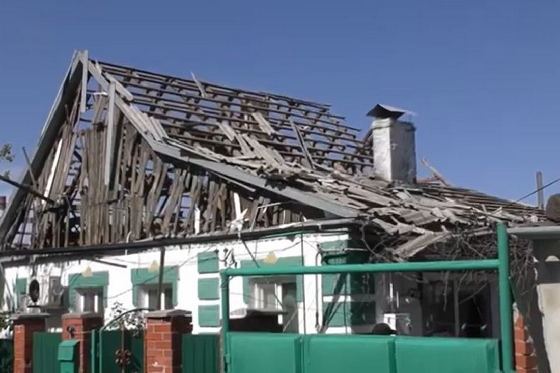 У Нікополі розбиті дахи після обстрілів ремонтують за рахунок бюджету (відео)