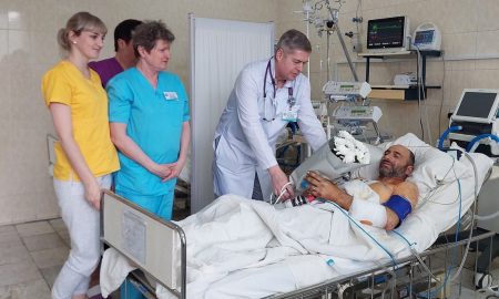 Великий уламок застряг у серці – у лікарні Дніпра врятували життя бійцю
