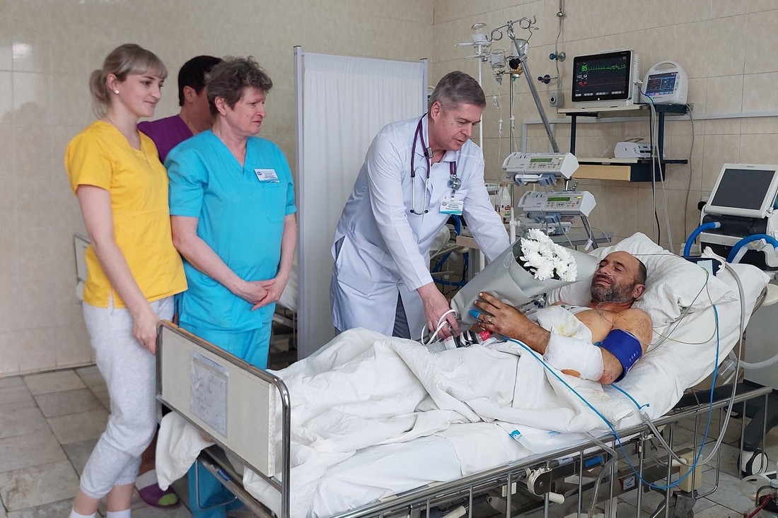 Великий уламок застряг у серці – у лікарні Дніпра врятували життя бійцю