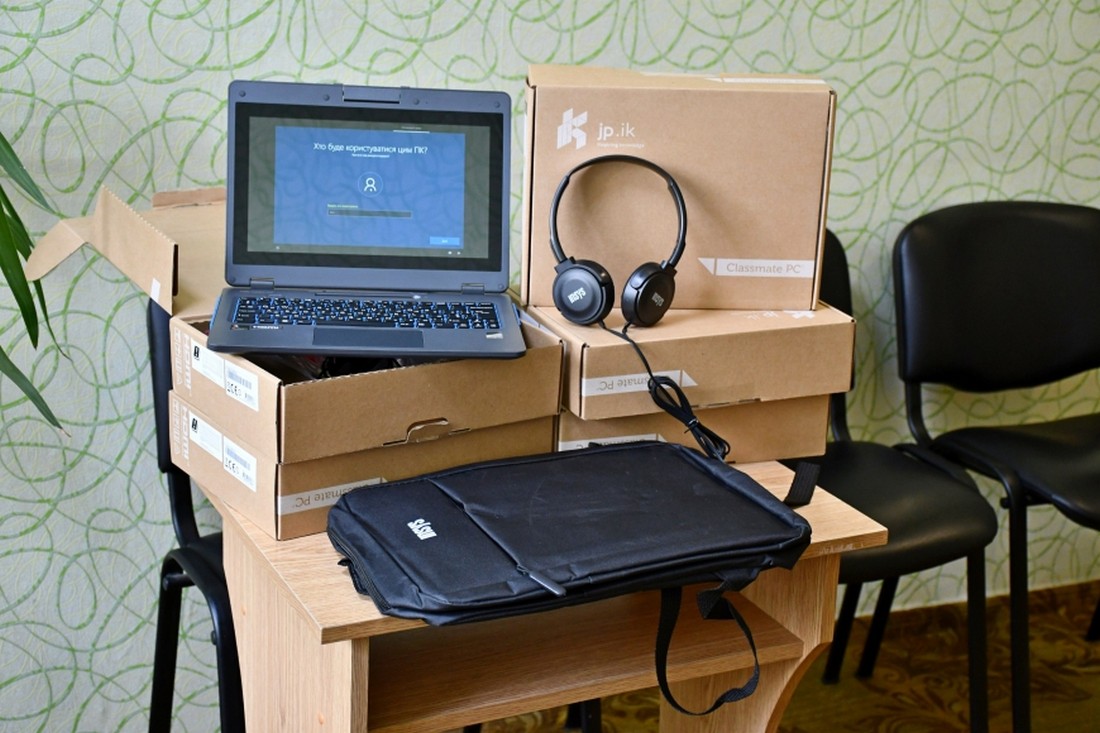 Нікопольські школи отримали 449 ноутбуків: кому їх передадуть