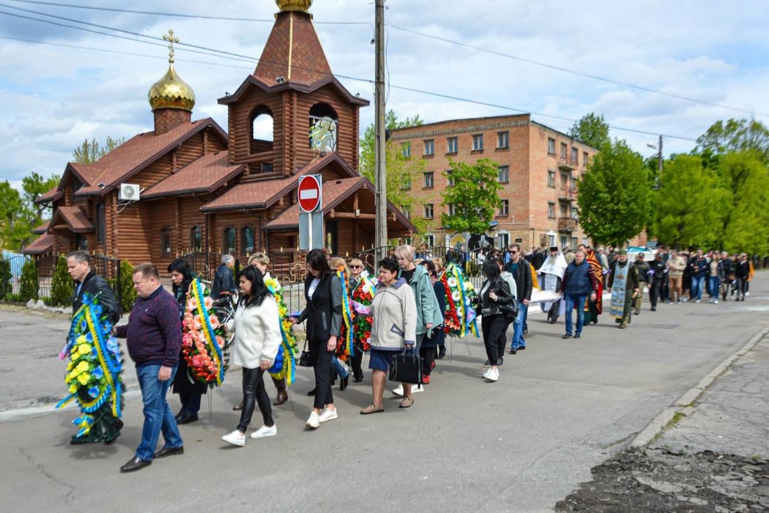 У Нікополі сьогодні провели в останню путь Анну Зінченко, яку вбив російський снаряд