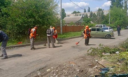 У Нікополі усувають наслідки ранкового обстрілу 13 травня (фото)