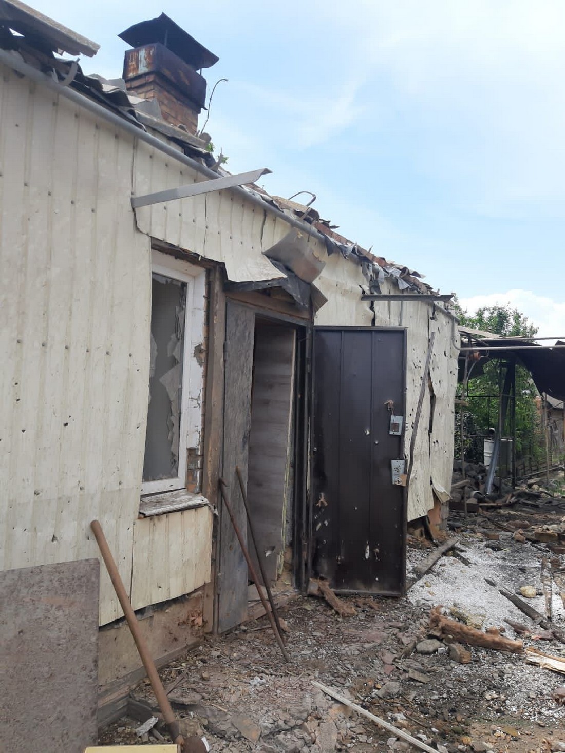 У Нікополі внаслідок ворожого артобстрілу пошкоджено будинки людей – поліція