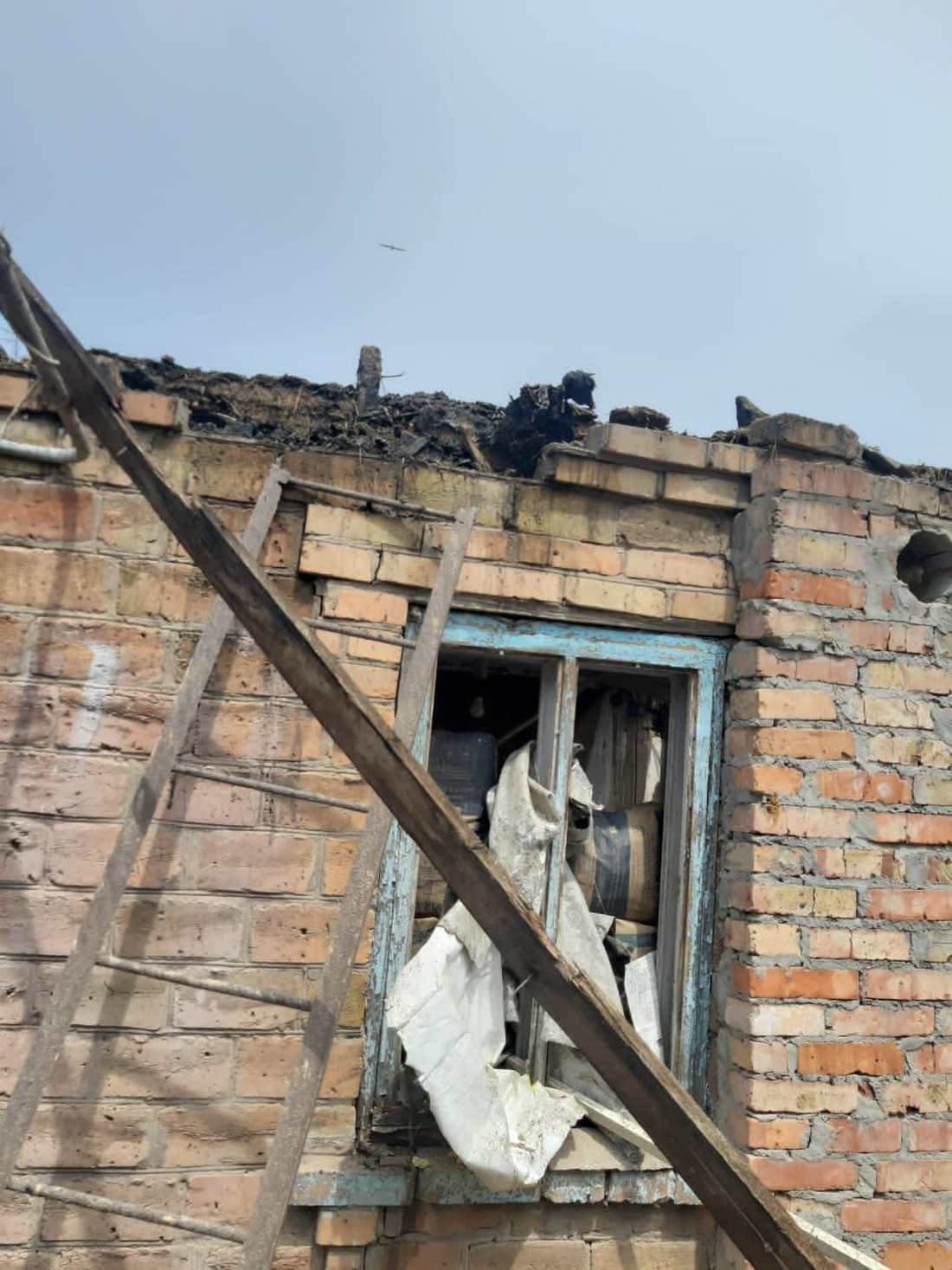 У Нікополі внаслідок ворожого артобстрілу пошкоджено будинки людей 