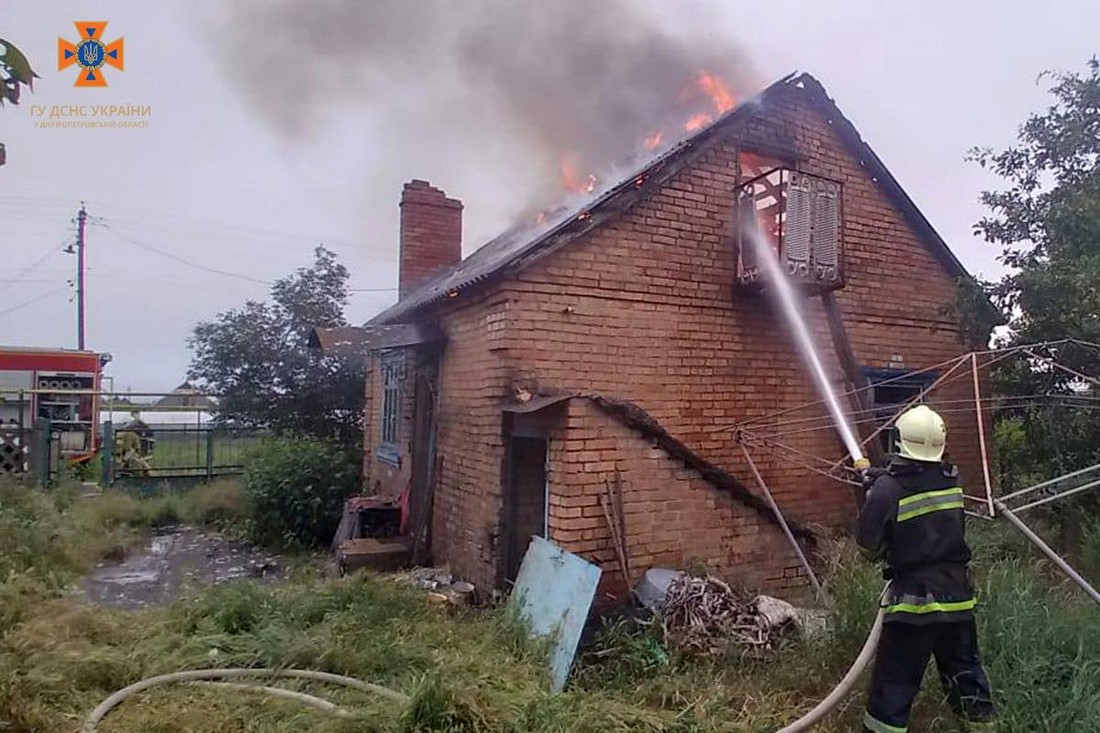 На Нікопольщині під час ліквідації пожежі виявили тіло жінки (фото)