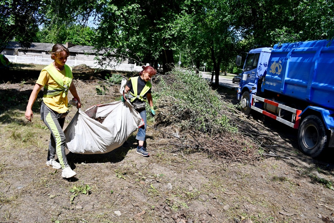 Чим займалися комунальники Нікополя на цьому тижні (фото)