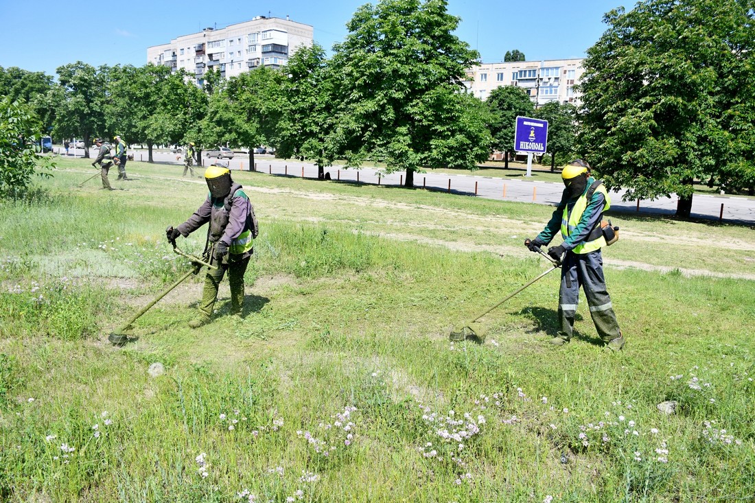 Чим займалися комунальники Нікополя на цьому тижні (фото)