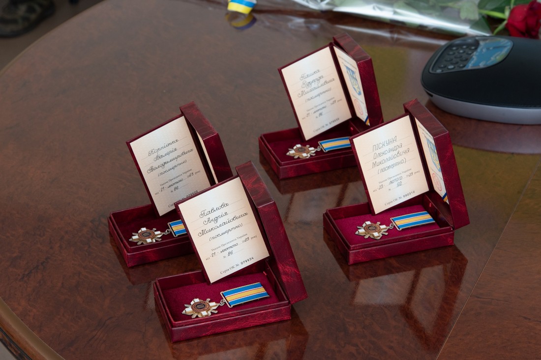 У Нікополі рідним загиблих Героїв вручили нагороди (фото)