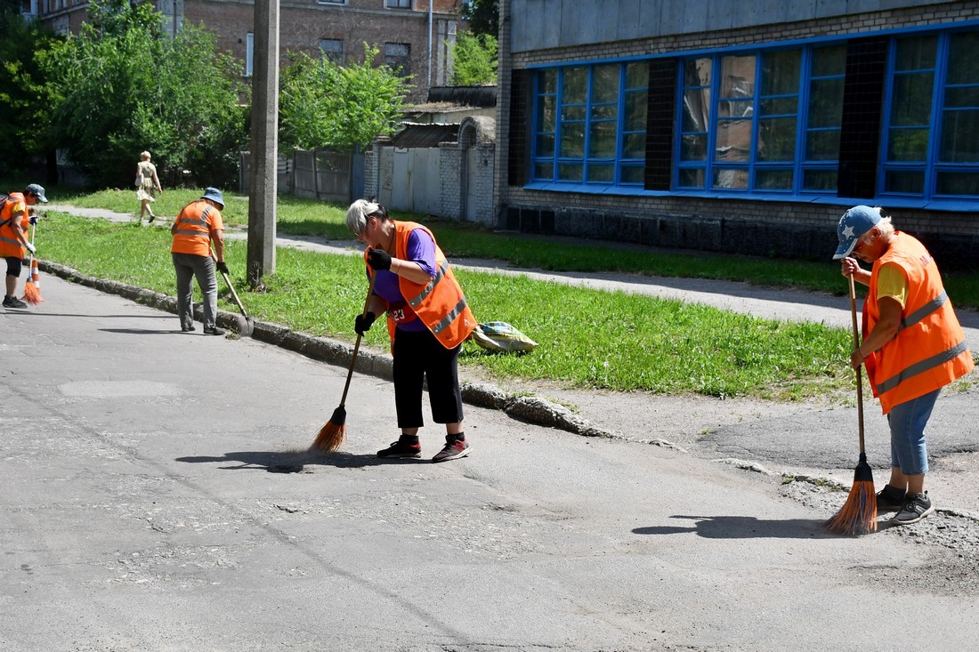 Чим займалися комунальники Нікополя на цьому тижні (фото)