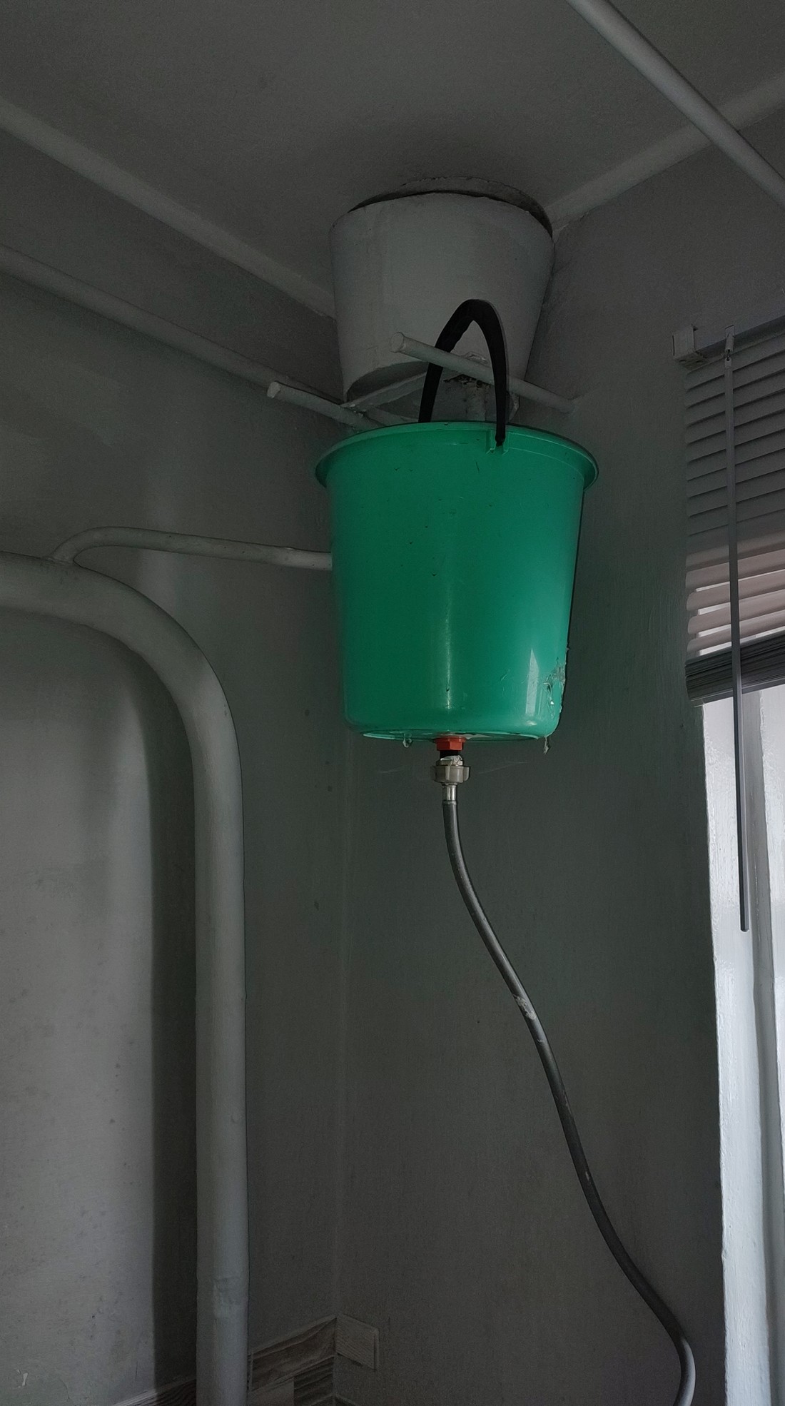Нікополь без води більше тижня – як живуть люди і які лайфхаки вигадують (фото, відео)