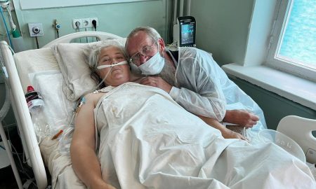 «А сьогодні він дізнався, що вона жива»: в лікарні Мечникова зустрілося поранене у Мар’їнці подружжя