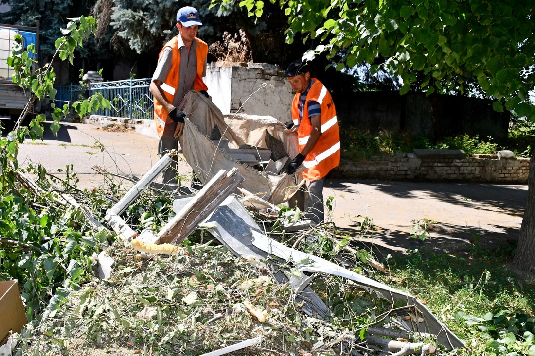 У Нікополі оперативно усували наслідки ворожого обстрілу 20 червня (ФОТО)