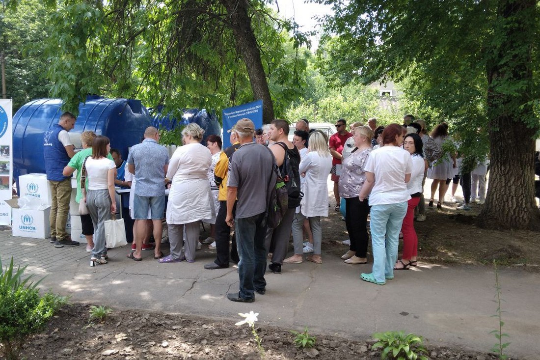 «Проліска» передала мешканцям Нікопольщини 11 тисяч каністр для води (фото)