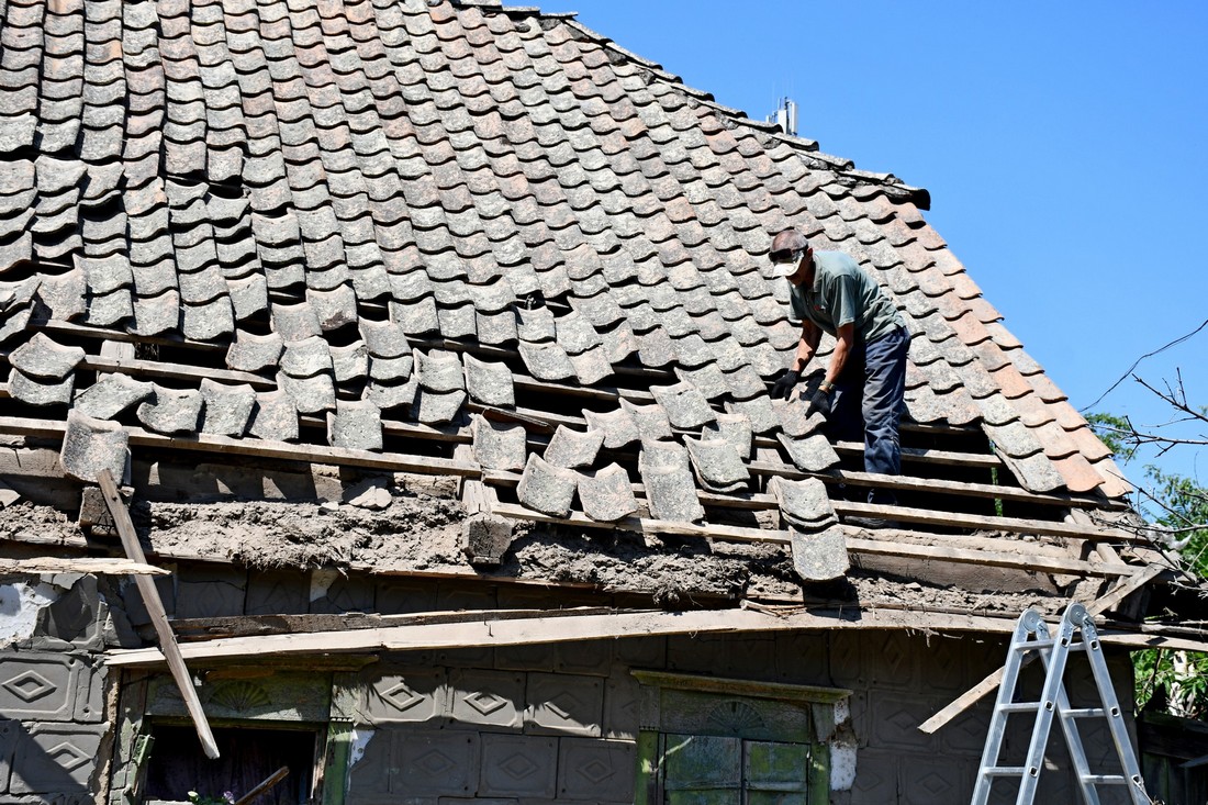 У Нікополі оперативно усували наслідки ворожого обстрілу 20 червня (ФОТО)