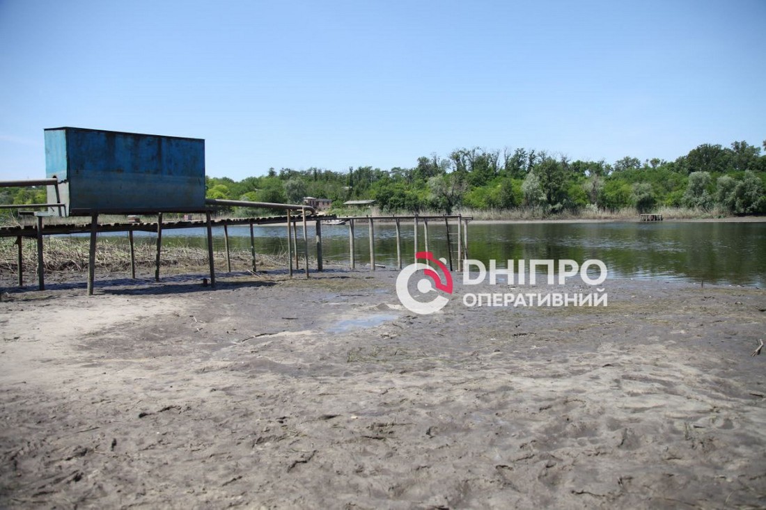 У Нікопольському районі вода за добу відійшла від берега на 30 метрів