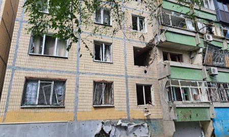 У Нікополі внаслідок обстрілу 13 червня поранено, понівечено багатоповерхівки і бібліотеку (фото)