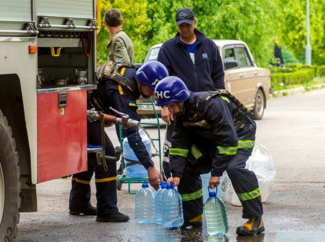 Нікополь отримає ще 15 водовозів від шести областей України