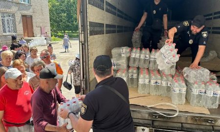 У Нікополі сьогодні поліцейські роздали 20 тонн питної води (фото, відео)