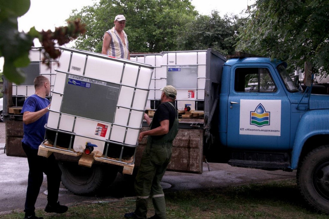 Нікопольщина отримала кубові ємності для води від друзів з Німеччини (фото)