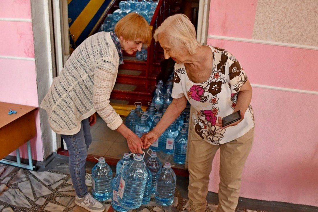 Видача питної води у Нікополі