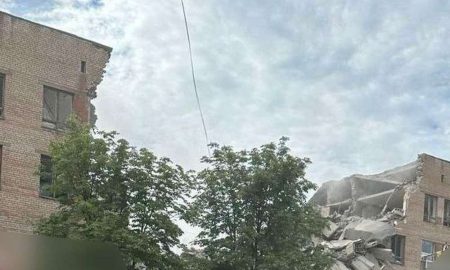 Удар по Кривому Рогу 31 липня: ракети влучили у багатоповерхівки, під завалами шукають людей