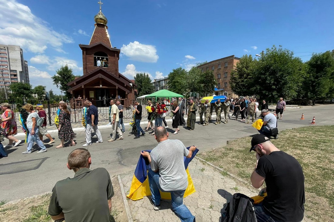 У Нікополі 5 липня провели в останню путь двох Героїв (фото)