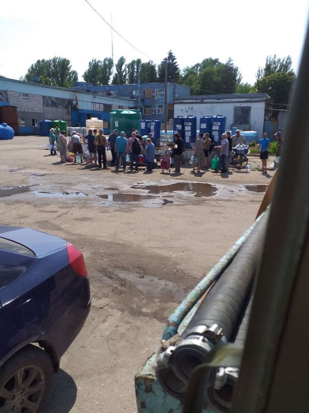 «Без води страшно»: водії з Житомира розповіли, як 14 днів допомагали Нікополю