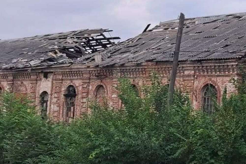 Нікопольщину вночі окупанти обстріляли зі ствольної артилерії – Євтушенко показав фото наслідків