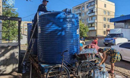 Рятувальники продовжують підвоз води до зневодненої Нікопольщини