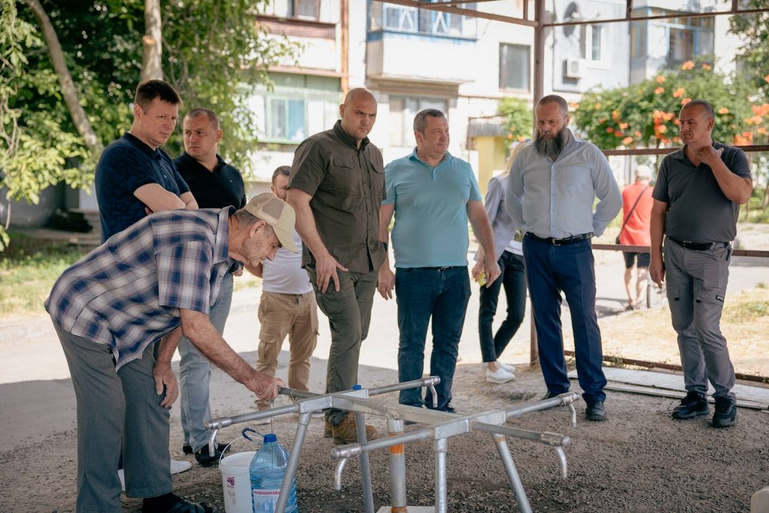 Більше місяця без води: начальник ОВА Сергій Лисак відвідав Нікополь і Марганець