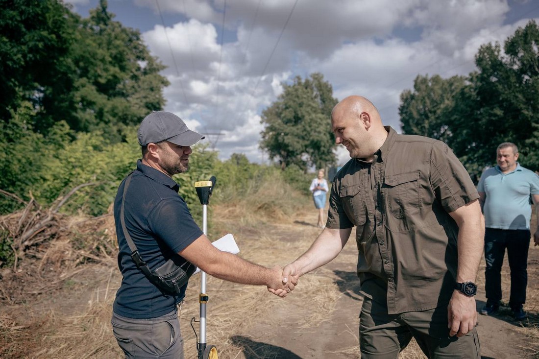 Більше місяця без води: начальник ОВА Сергій Лисак відвідав Нікополь і Марганець