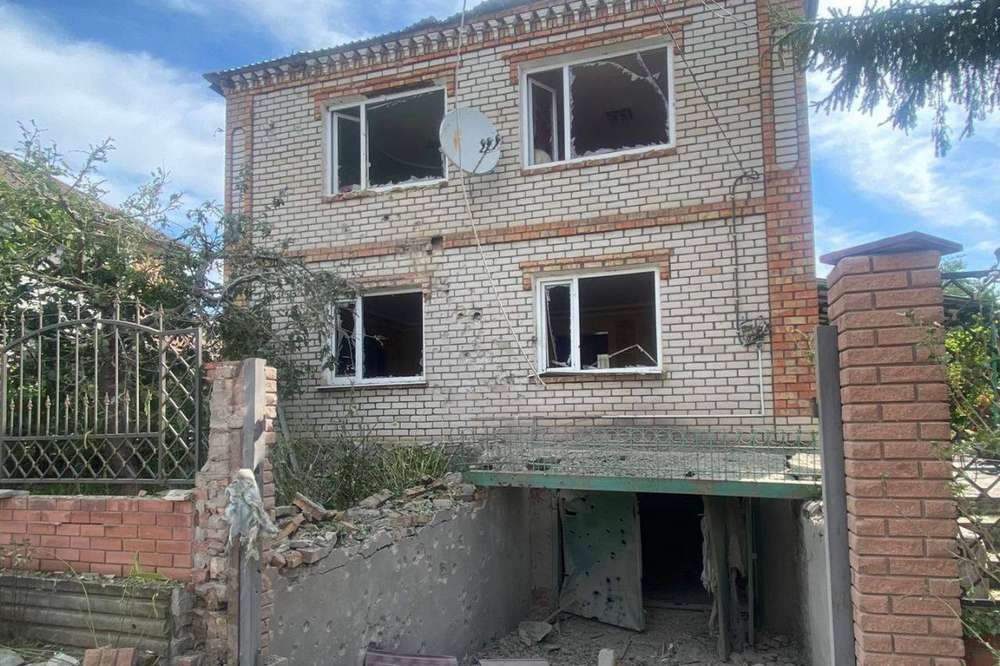Ворог тричі обстріляв область 22 липня: у Нікополі руйнування і пожежі (фото)