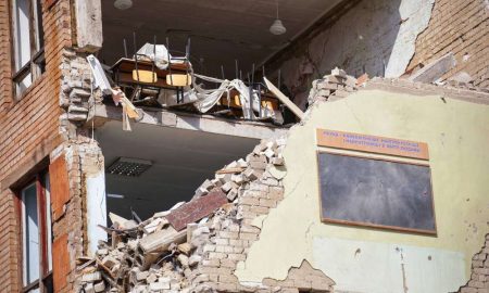 Чотири поверхи обвалились на магазин: так виглядає навчальний заклад у Кривому Розі після влучання ракети (фото)
