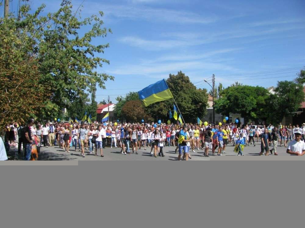 Український прапор на вулицях Нікополя: архівні фото з 2012 по 2022 роки
