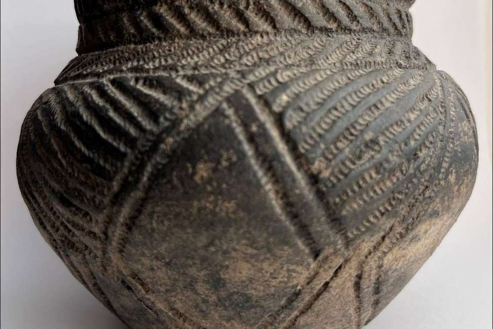На Дніпропетровщині знайшли унікальний горщик періоду ІІ–І тисячоліття до нашої ери