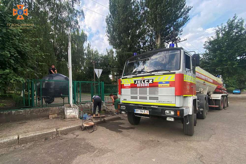 4 тисячі тон за тиждень: надвичайники продовжують підвозити воду на Нікопольщину та Криворіжжя