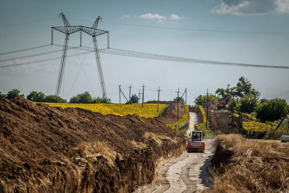 Autostrada показала, як будує водогін Запоріжжя-Томаківка-Марганець: влаштували 72 км траси і монтують труби