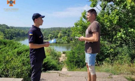 У Покрові надзвичайники провели бесіди з населенням щодо безпеки на водних об’єктах