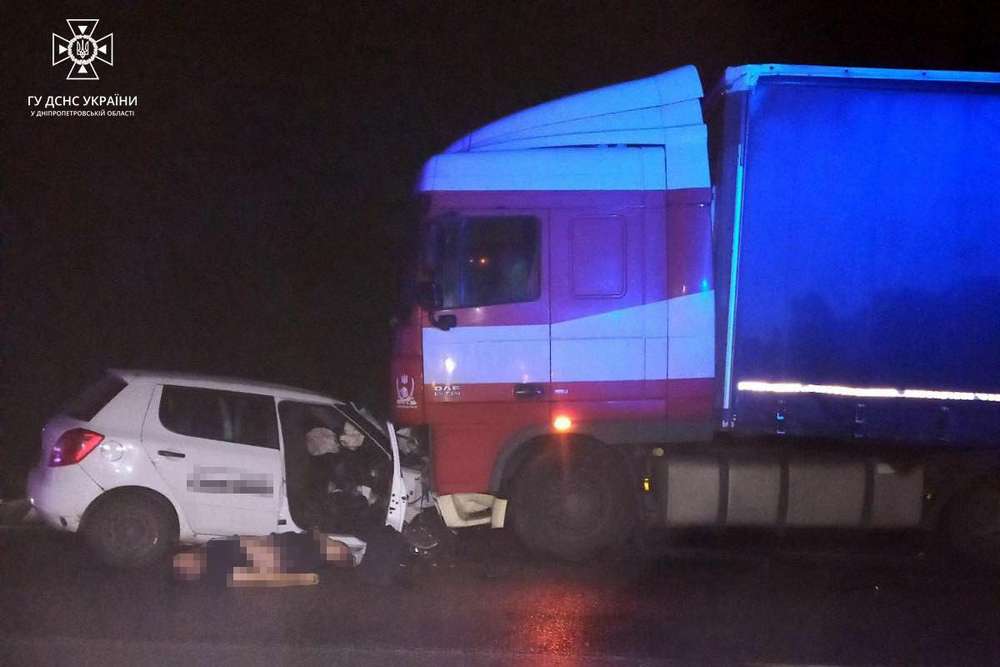 На Дніпропетровщині сталася смертельна ДТП з двома загиблими (фото)