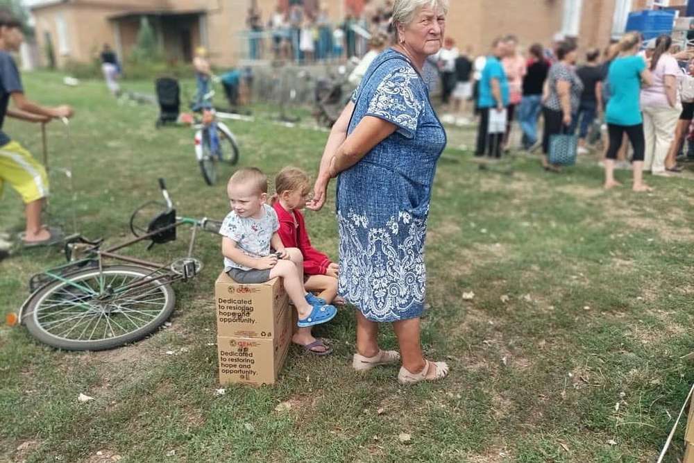 У двох селах на Нікопольщині роздали сімейні набори від благодійників (фото)