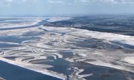 Як виглядає Каховське водосховище з висоти пташиного польоту після теракту РФ (відео)