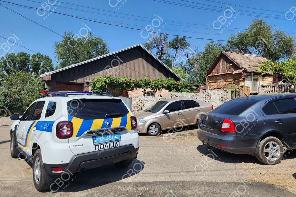 На Дніпропетровщині знайшли повішеною на сходах 15-річну дівчинку