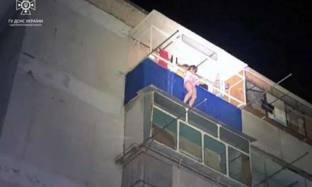 У Нікополі 42-річна жінка застрягла між конструкціями балкону на п’ятому поверсі