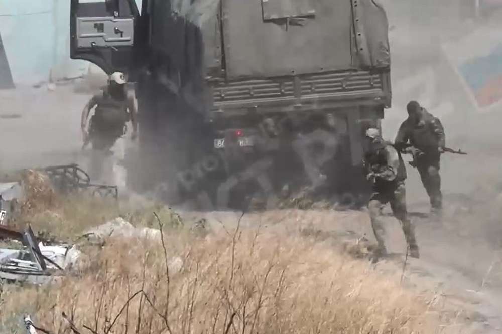 «Бігають як мавпи з гранатою і стріляють»: окупанти влаштували військові навчання на ЗАЕС (відео)