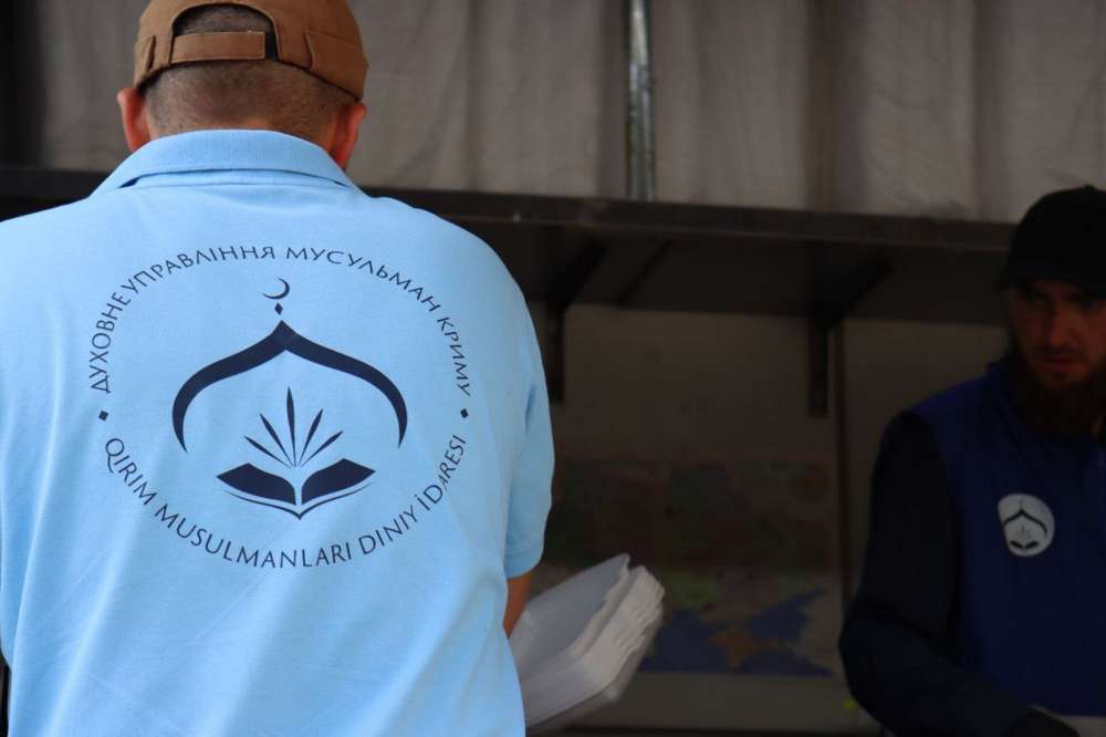 Мешканців Марганця сьогодні годували смачним нутом з м’ясом благодійники з Криму (фото)