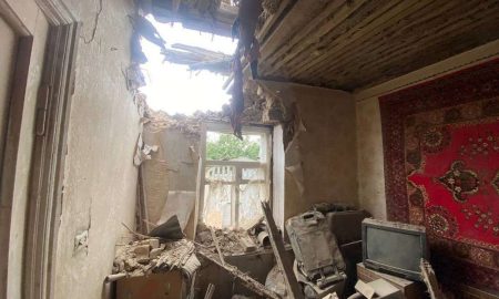 Поранено жінку, понівечено 15 будинків: мер показав наслідки обстрілу Нікополя 11 серпня (фото)
