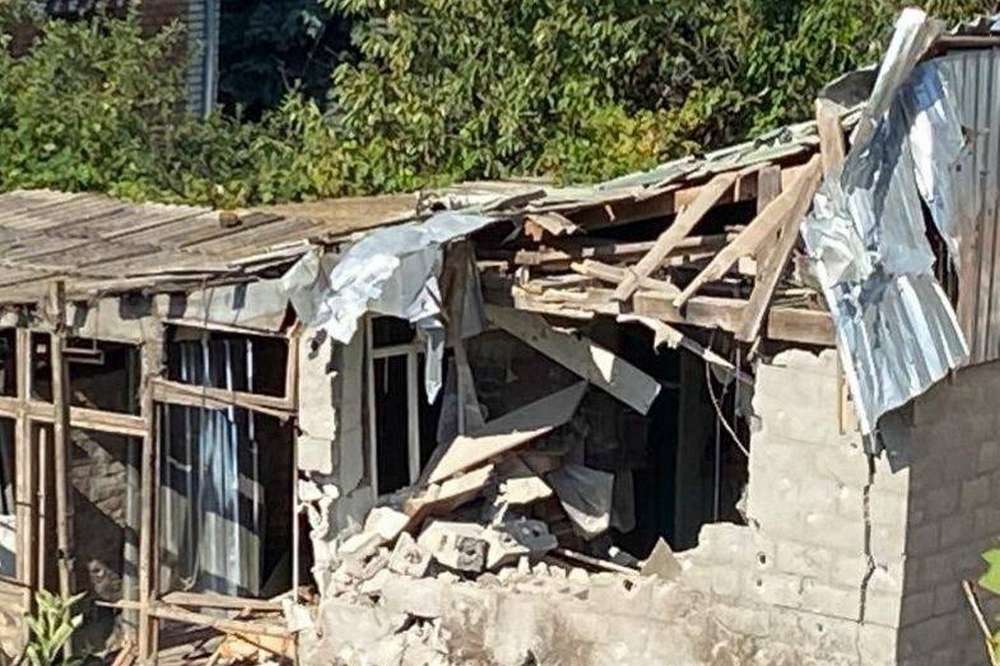 Ворог тричі за день обстріляв Нікополь 12 серпня: понівечено 15 будинків