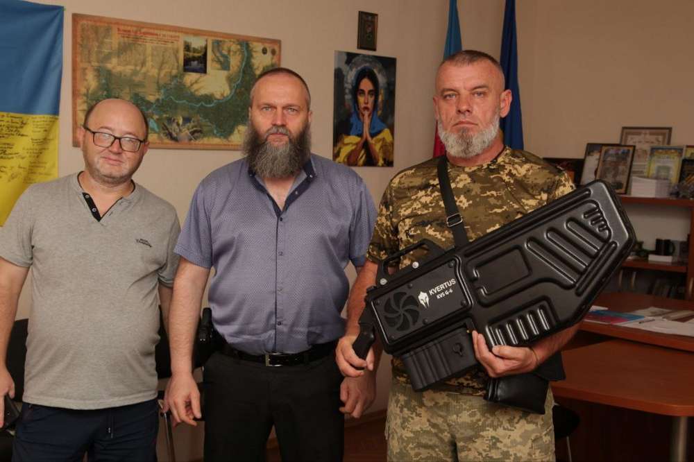 Нікопольцям на важливий напрямок фронту передали антидронову рушницю – Євген Євтушенко