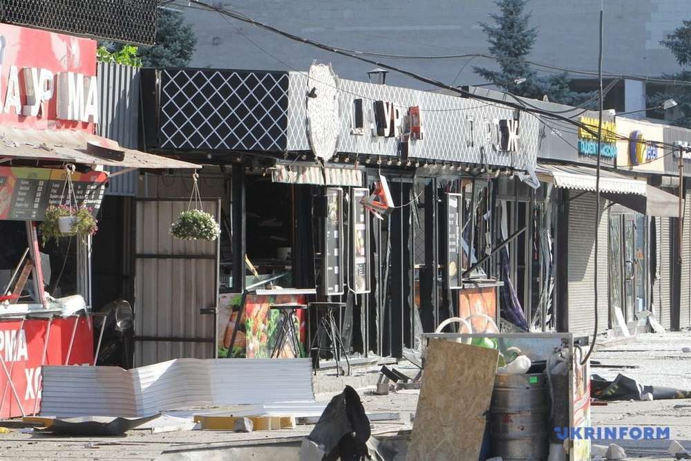Окупанти розбомбили автовокзал у Дніпрі: що там відбувається і як тепер ходить транспорт (фото, відео)